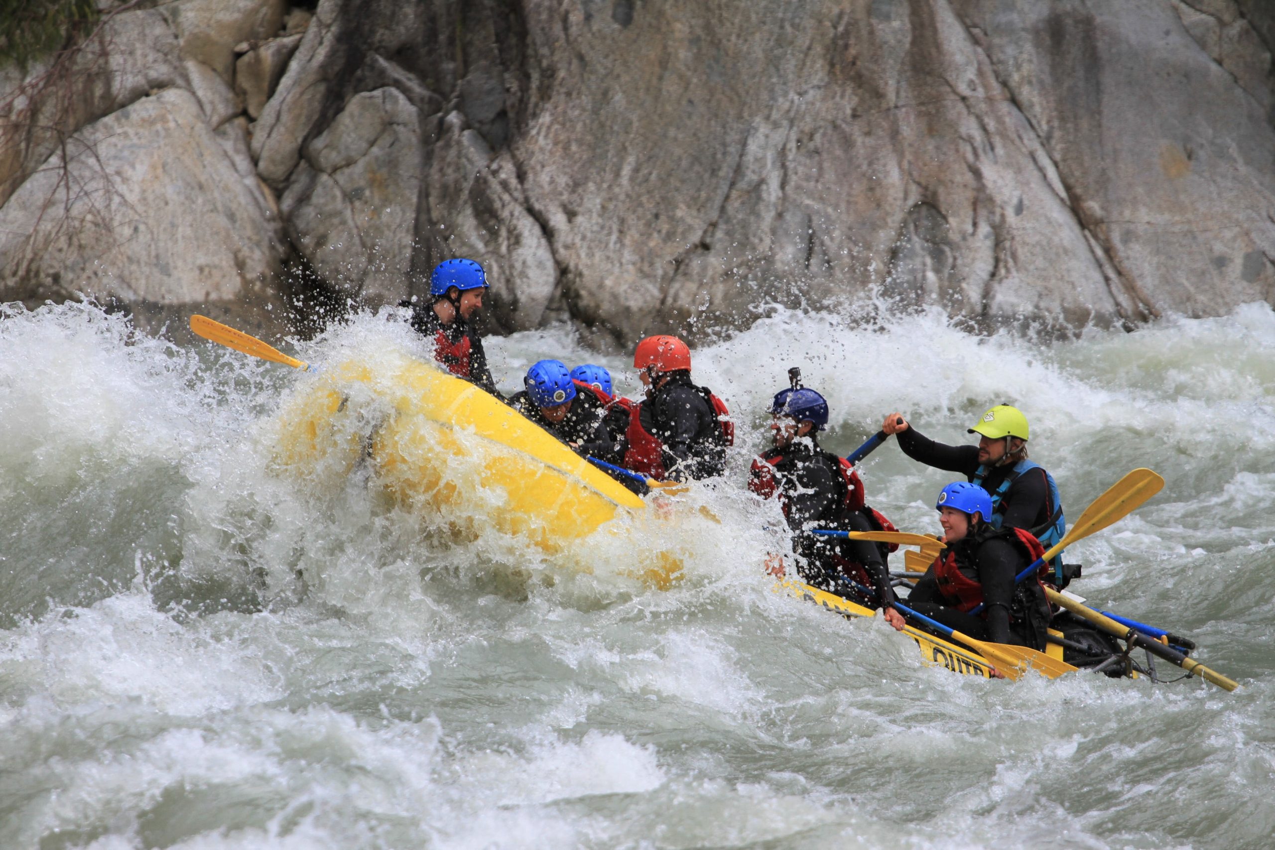 5 REASONS WHY YOU SHOULD GO RAFTING IN THE RAIN THIS SUMMER